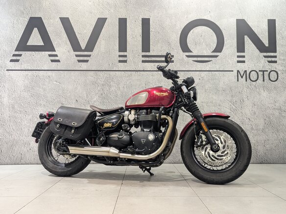 2022 Triumph Bonneville Bobber, красный, 1490000 рублей