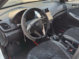 2015 Hyundai Solaris I Рестайлинг, белый, 750000 рублей, вид 4