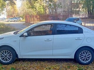 2018 Kia Rio IV, белый, 1250000 рублей, вид 4