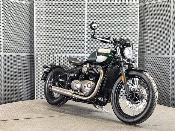2017 Triumph Bonneville Bobber, зелёный, 1117000 рублей - вид 1