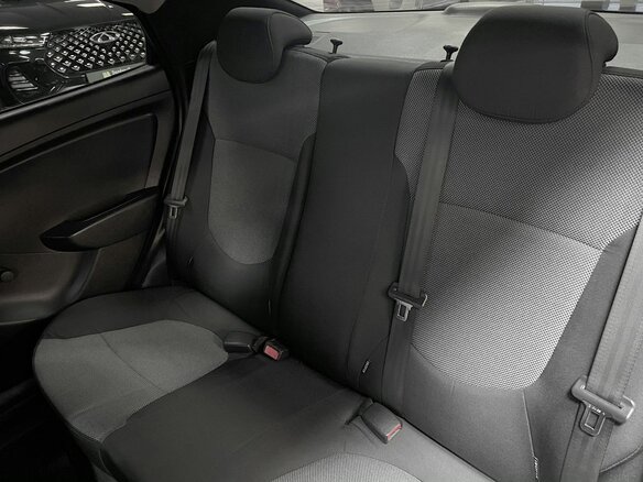 2013 Hyundai Solaris I, чёрный, 690000 рублей - вид 8