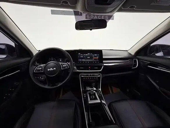 2021 Kia KX3, белый, 1323000 рублей - вид 11