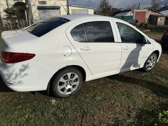 2014 Peugeot 408 I, белый, 600000 рублей - вид 2
