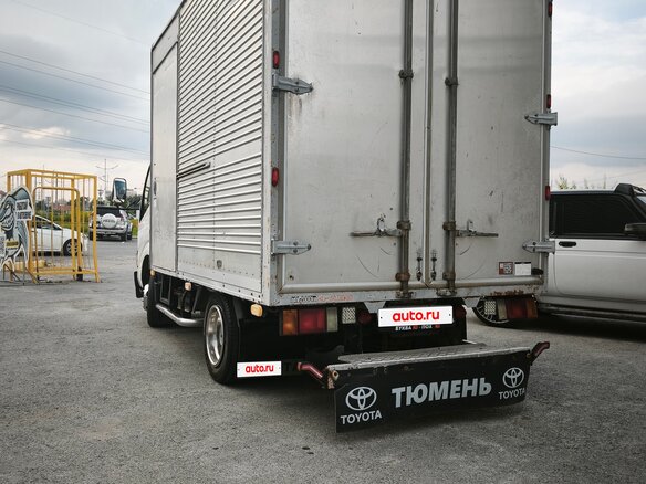 2000 Toyota Dyna, белый, 1300000 рублей - вид 3