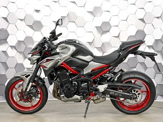 2023 Kawasaki Z 900, серый, 1099000 рублей, вид 4