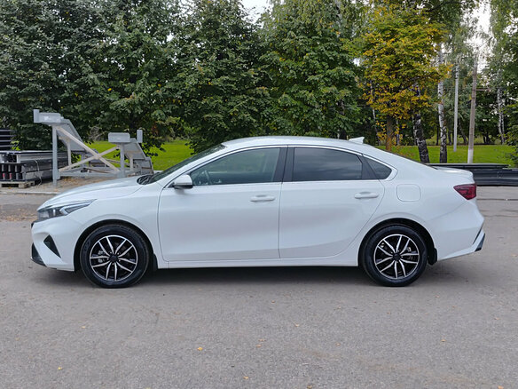 2022 Kia Cerato IV Рестайлинг, белый, 1962000 рублей - вид 7