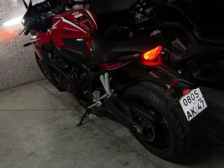2020 Honda CBR 650R, красный, 950000 рублей, вид 3
