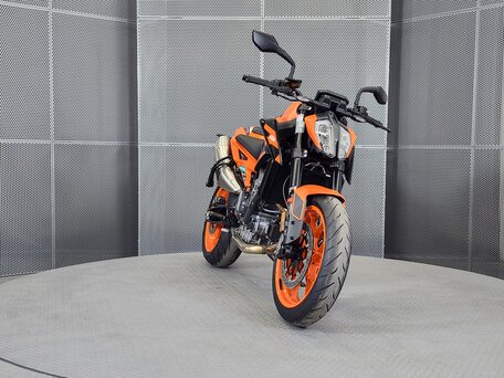 2023 KTM 890 Duke GP, оранжевый, 899000 рублей, вид 3