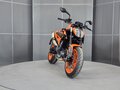 2023 KTM 890 Duke GP, оранжевый, 899000 рублей - вид 2