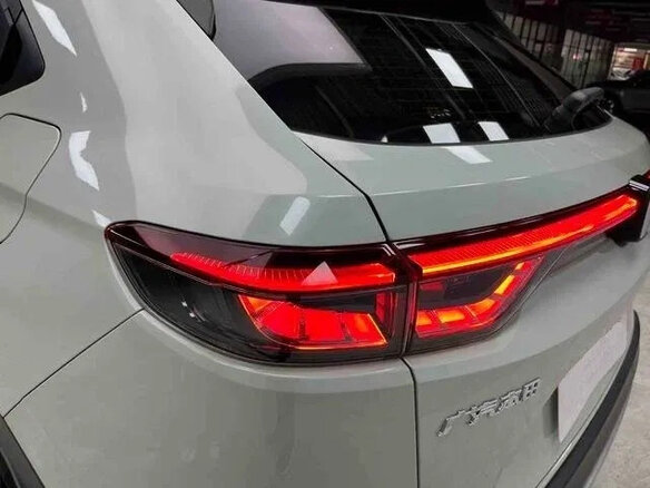 2023 Honda Vezel II, серебристый, 1746000 рублей - вид 5