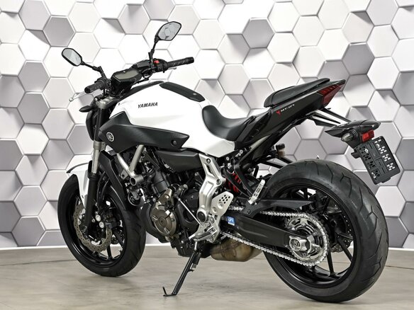 2014 Yamaha MT-07 (FZ-07), белый, 725000 рублей - вид 7