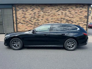 2024 BMW 5 серии 520d VIII (G60/G61/G68), чёрный, 6300000 рублей, вид 2