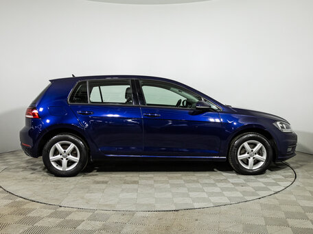 2018 Volkswagen Golf VII Рестайлинг, синий, 1499700 рублей, вид 4