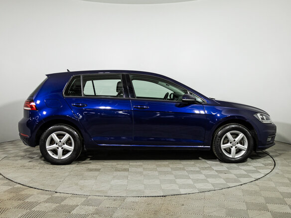 2018 Volkswagen Golf VII Рестайлинг, синий, 1499700 рублей - вид 3