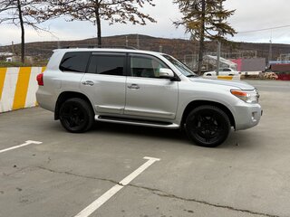 2014 Toyota Land Cruiser 200 Series Рестайлинг 1, серый, 5000000 рублей, вид 3