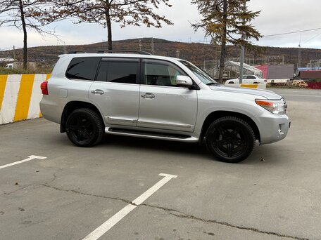 2014 Toyota Land Cruiser 200 Series Рестайлинг 1, серый, 5000000 рублей, вид 3