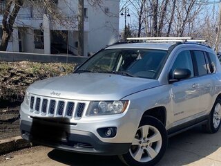 2011 Jeep Compass I Рестайлинг, серебристый, 720000 рублей, вид 1