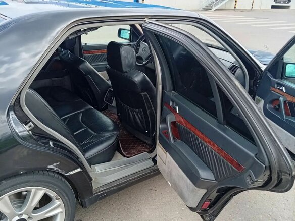 1991 Mercedes-Benz S-Класс 300 III (W140), чёрный, 390000 рублей - вид 5