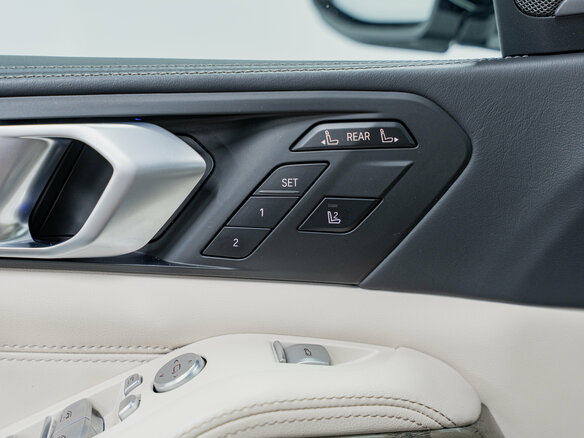 2023 BMW X7 40d I (G07) Рестайлинг, белый, 11590000 рублей - вид 34