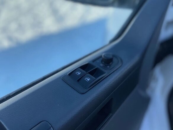 2008 Volkswagen Transporter T5, серый, 1000000 рублей - вид 8