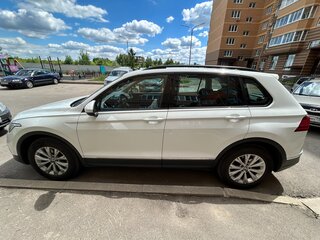 2021 Volkswagen Tiguan II Рестайлинг, белый, 1950000 рублей, вид 2