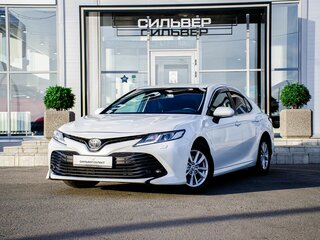 2020 Toyota Camry VIII (XV70), белый, 2399000 рублей, вид 1