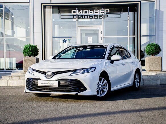2020 Toyota Camry VIII (XV70), белый, 2399000 рублей