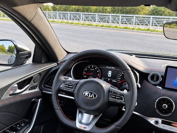 2021 Kia Stinger I Рестайлинг, серый, 3419000 рублей - вид 17