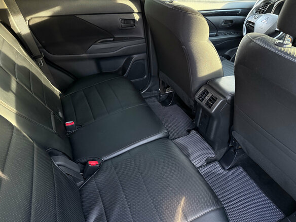 2018 Mitsubishi Outlander III Рестайлинг 3, чёрный, 2080000 рублей - вид 16
