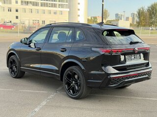 2026 Volkswagen Tiguan L Pro III (China Market), чёрный, 4850000 рублей, вид 4