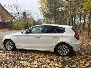 2010 BMW 1 серии 116i I (E81/E82/E87/E88) Рестайлинг, белый, 760000 рублей, вид 4