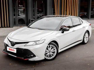 2019 Toyota Camry VIII (XV70), серебристый, 2700000 рублей, вид 1