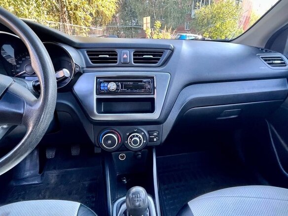 2012 Kia Rio III, белый, 600000 рублей - вид 4