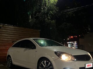 2009 Opel Astra GTC H Рестайлинг, белый, 335000 рублей, вид 4