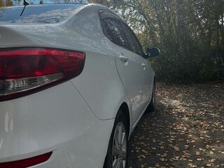 2015 Kia Rio III Рестайлинг, белый, 1090000 рублей, вид 4