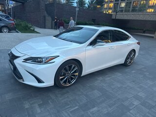 2019 Lexus ES 250 VII, белый, 3650000 рублей, вид 1