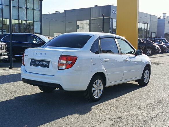 2023 Lada (ВАЗ) Granta I Рестайлинг, белый, 700000 рублей - вид 4