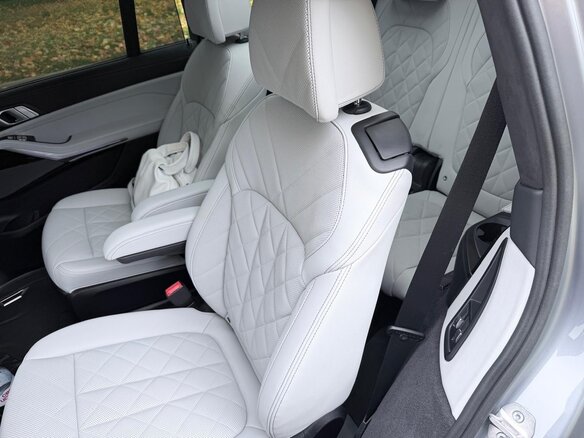 2024 BMW X7 40i I (G07) Рестайлинг, серый, 7000000 рублей - вид 15