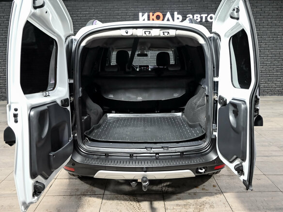 2024 Lada (ВАЗ) Largus Cross I Рестайлинг, белый, 1320000 рублей - вид 6