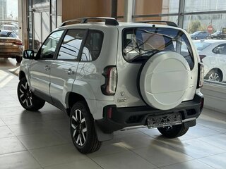 2026 Lada (ВАЗ) Niva Travel I Рестайлинг, белый, 1814000 рублей, вид 2