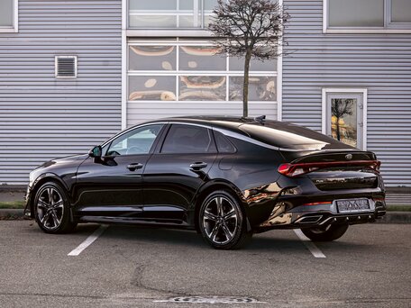 2022 Kia K5 III, чёрный, 2285000 рублей, вид 4