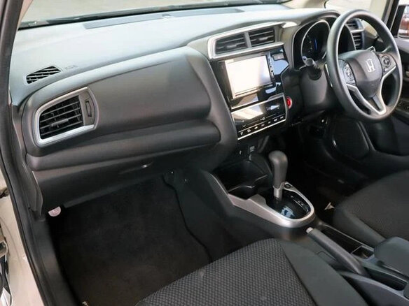 2020 Honda Fit III Рестайлинг, белый, 1055000 рублей - вид 19