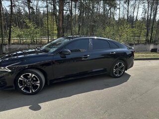 2021 Kia K5 III, чёрный, 2050000 рублей, вид 1