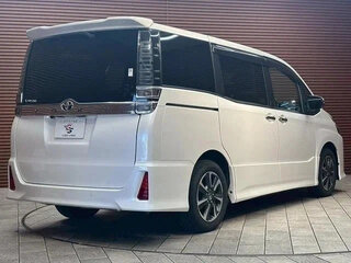 2020 Toyota Voxy III (R80) Рестайлинг, белый, 1790007 рублей, вид 5