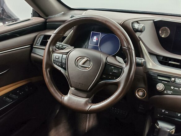 2020 Lexus ES 250 VII, чёрный, 3675000 рублей - вид 19