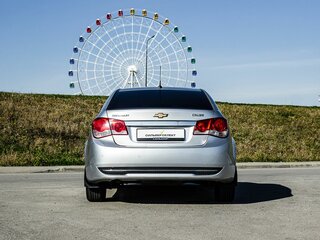 2013 Chevrolet Cruze I Рестайлинг, серебристый, 730000 рублей, вид 4