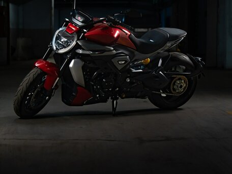 2026 Ducati XDiavel V4, пурпурный, 3390000 рублей, вид 3