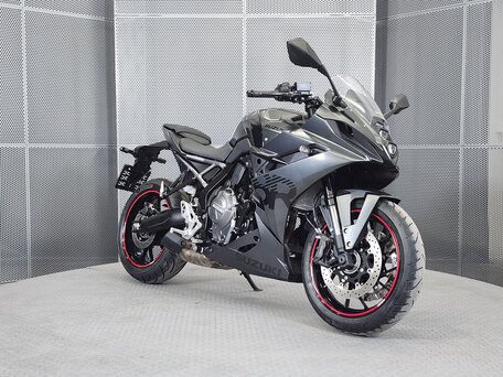 2024 Suzuki GSX-8R, чёрный, 899000 рублей, вид 2