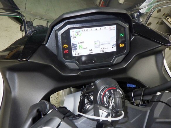 2025 Kawasaki Ninja 7, серебристый, 899000 рублей - вид 6