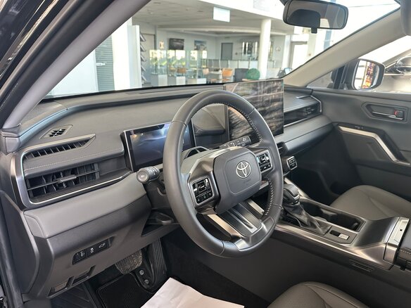 2026 Toyota RAV4 VI (XA60), чёрный, 4020000 рублей - вид 9